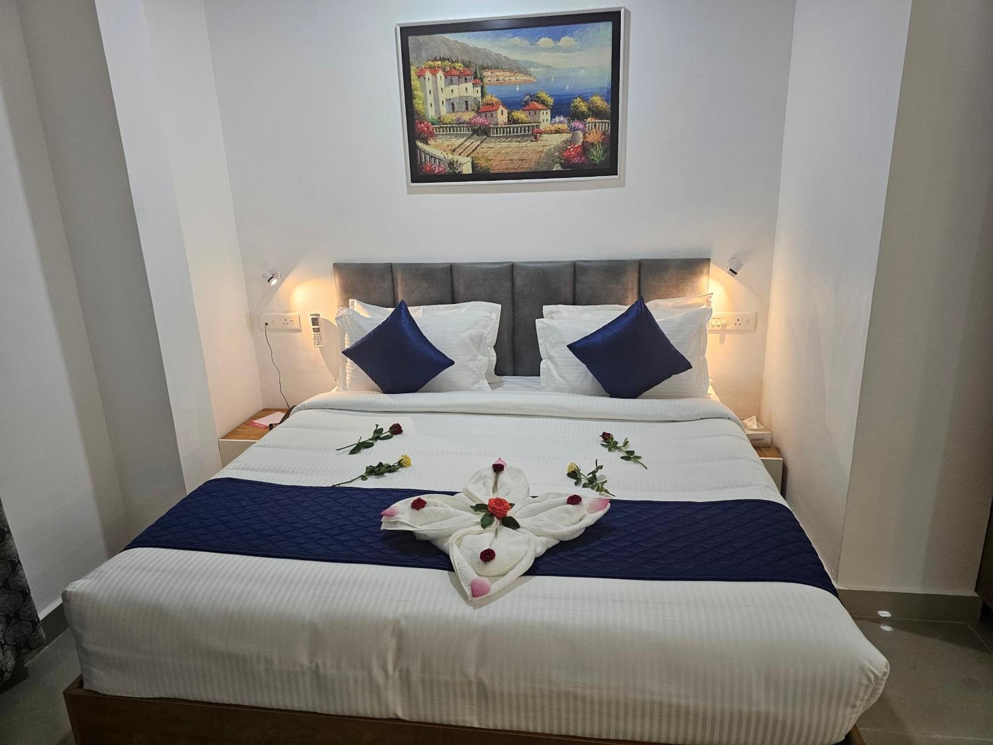 Pearl Residency Hotel Ayoor Exterior foto